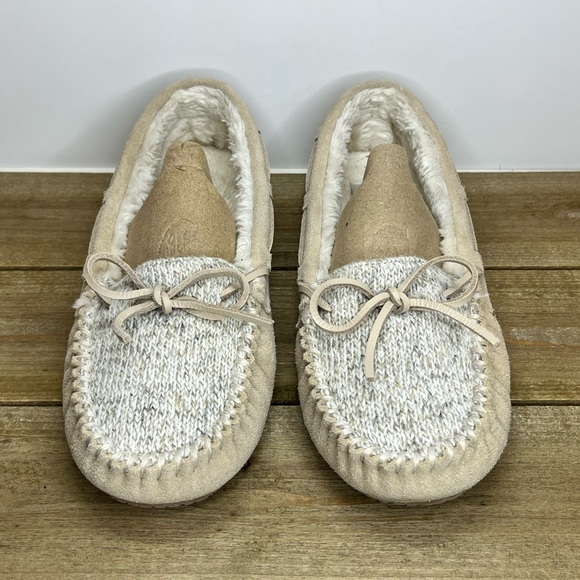 Minnetonka Cally Slippers - Picture 2 of 6
